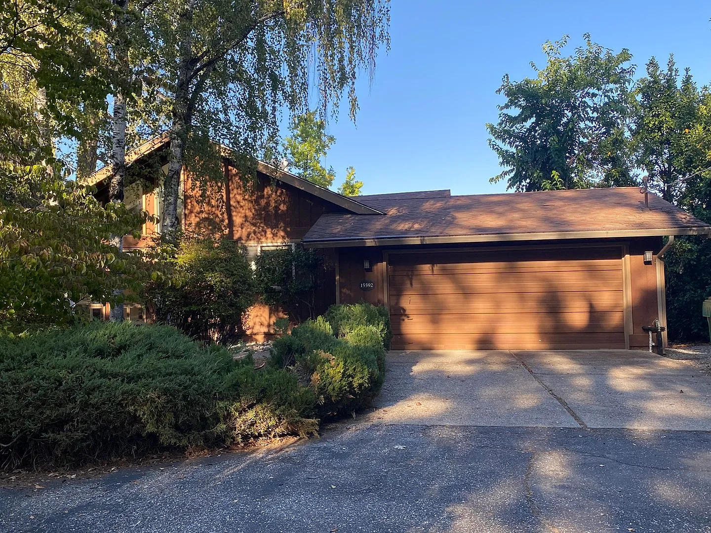 Beautiful Single Level Home — Photo 1