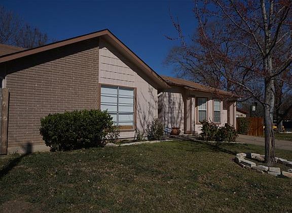 3rd image of 1404 Parkside Cir