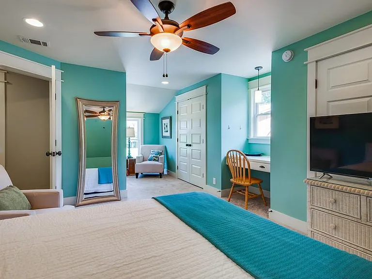 Third bedroom.