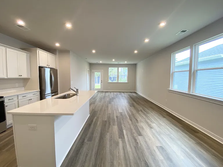 55 Lockwood Dr — Photo 3