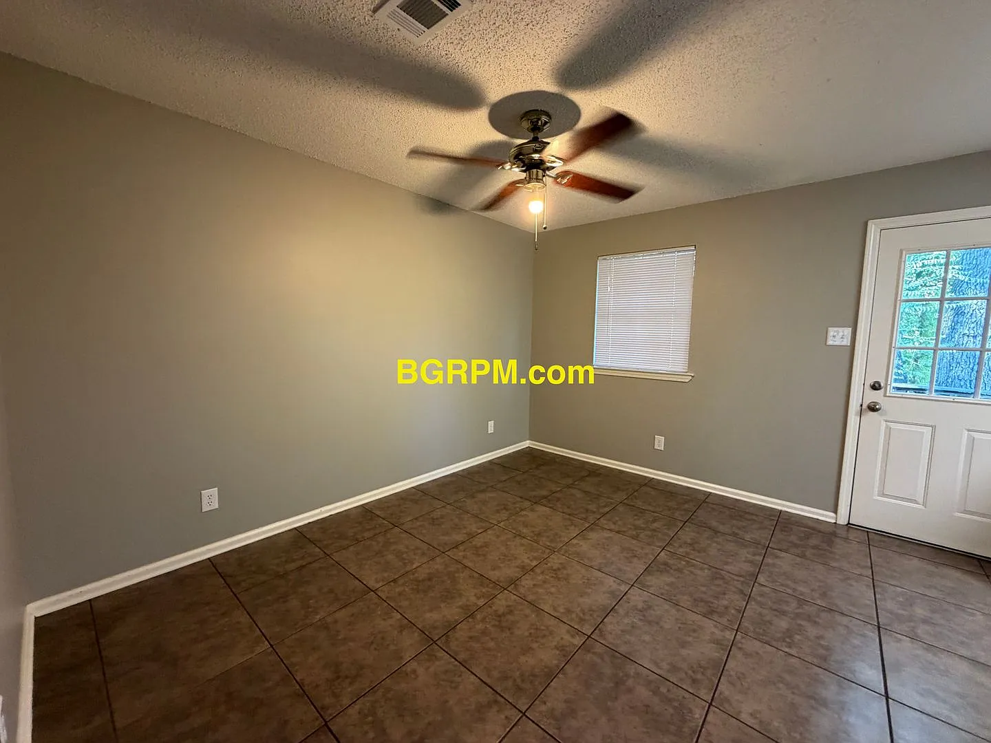 Updated 3 Bed Room 2 Bath Home in Jacksonville — Photo 3
