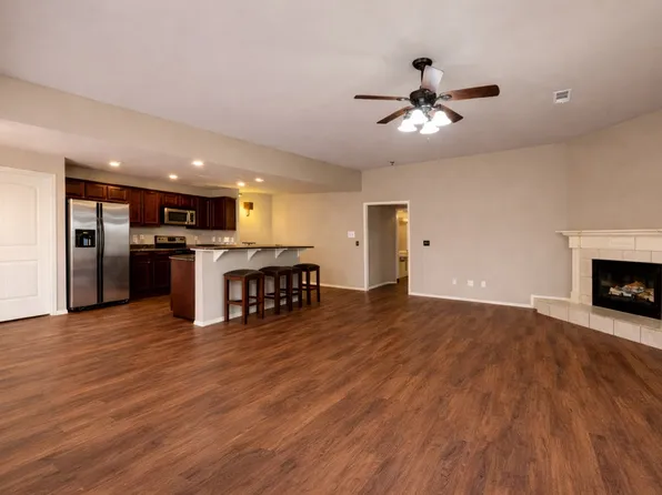 1369 S Holland Dr, Fayetteville, AR 72704