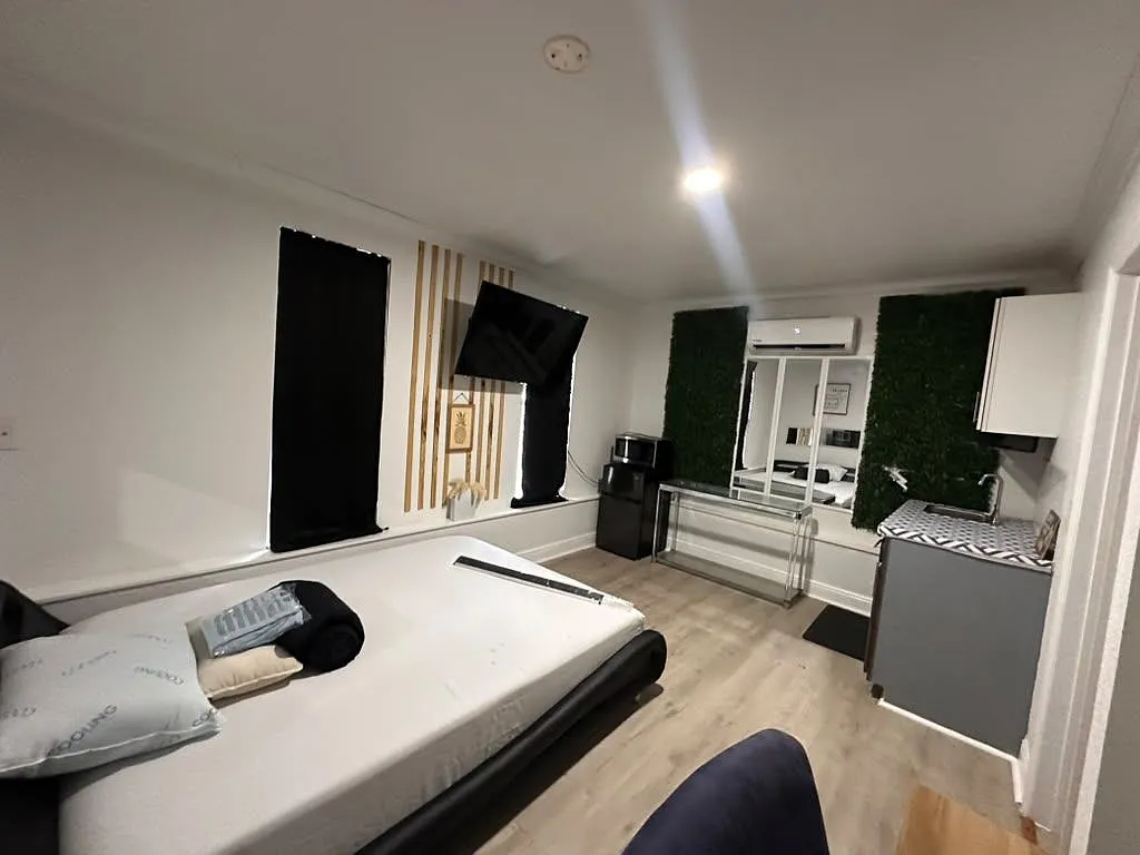 1 bed, 1.0 bath, 130 sqft, $1,000 — Photo 3
