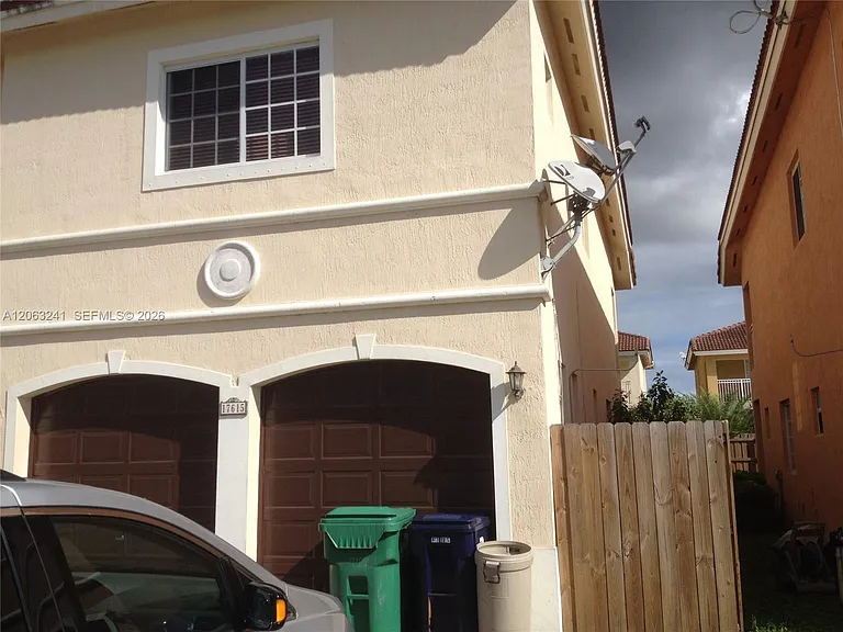 17615 SW 135th Ave — Photo 6