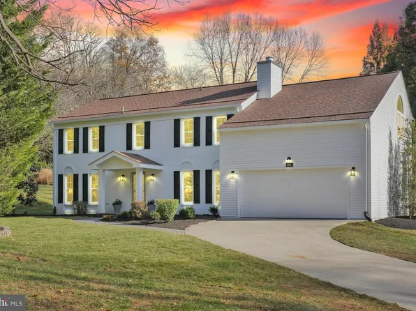 1841 Batten Hollow Rd, Vienna, VA 22182