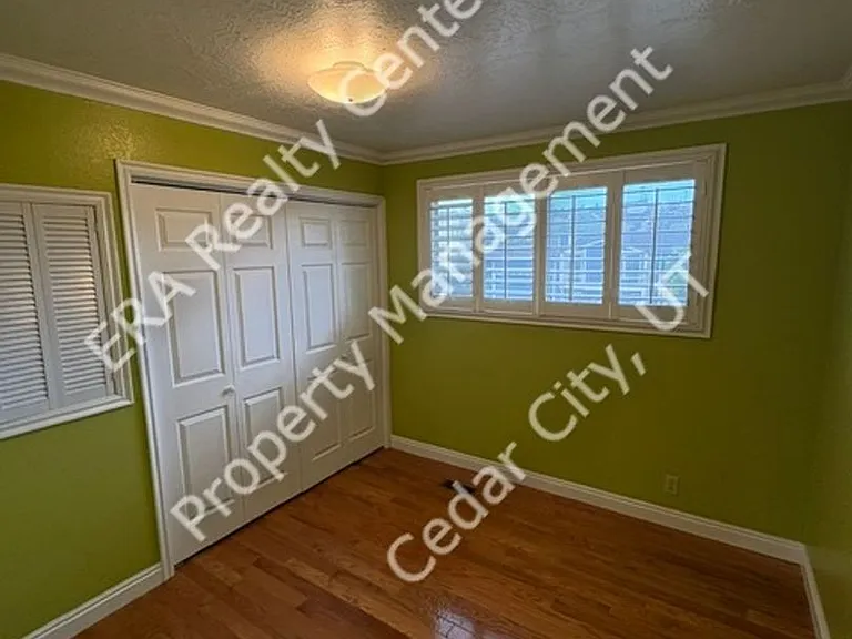 563 S 940 W — Photo 15