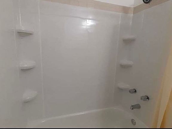 4th image of 235 Scholes St #2