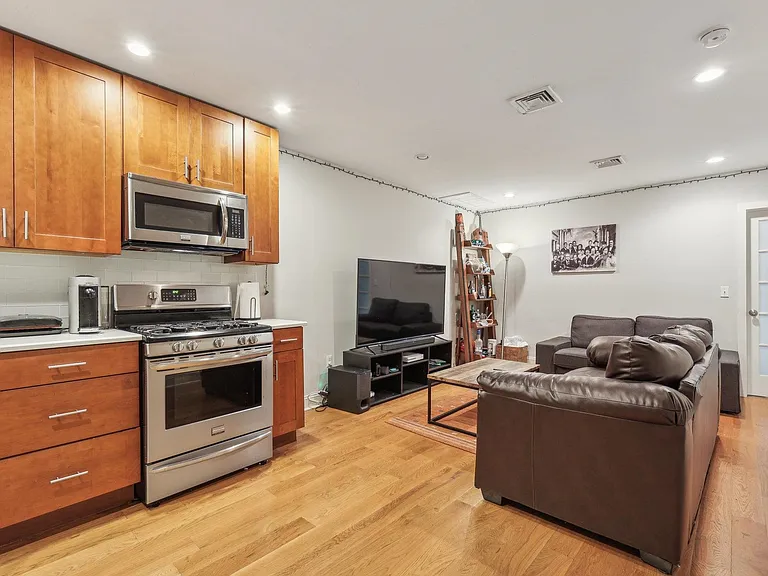 625 Bloomfield St #3 — Photo 3