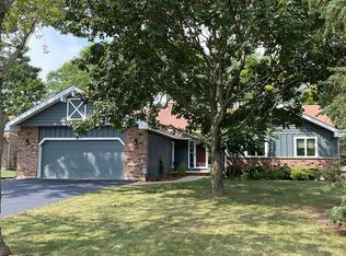 4280 Shadowrock Ct, Gurnee, IL 60031