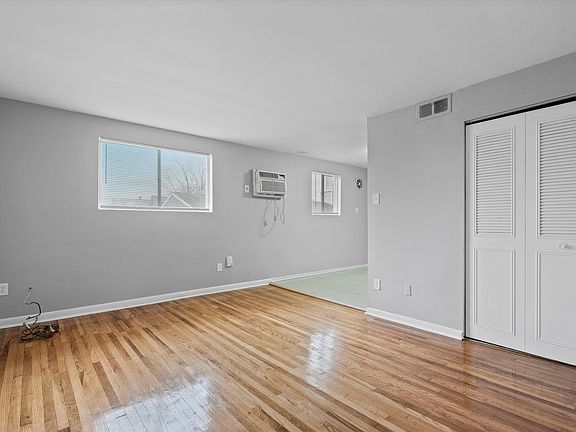 5th image of 7108 Oxford Ave #21