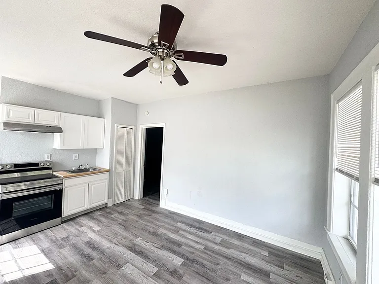 704 Cordova Dr #1 — Photo 8