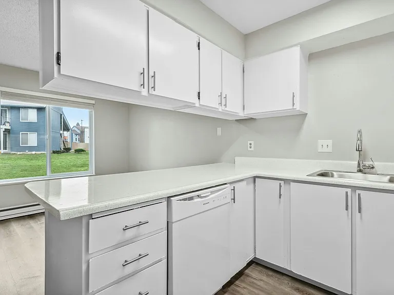 The Alexander Apartments — Photo 17