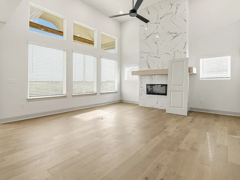 910 Trestle Ln — Photo 33