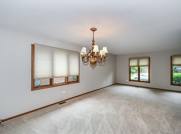 4th image of 8242 Chertsey Ct