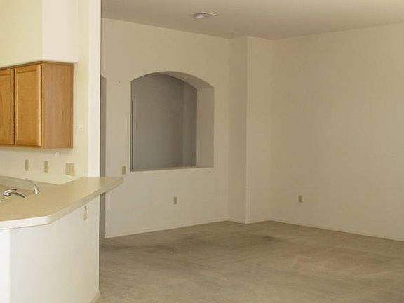 4th image of 957 W Calle Arrieta