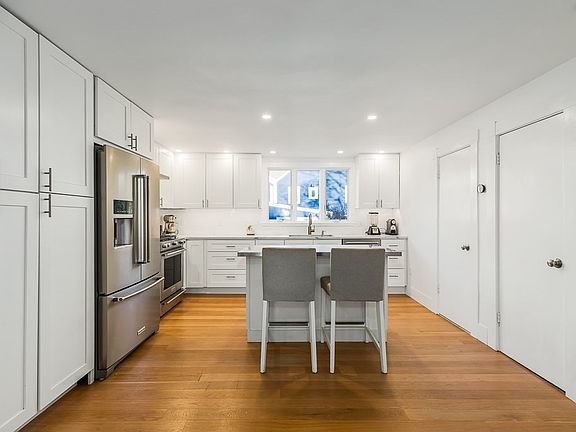 2nd image of 8 Forest St