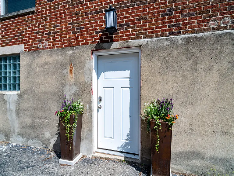 1126 Irving Ave #4 — Photo 22