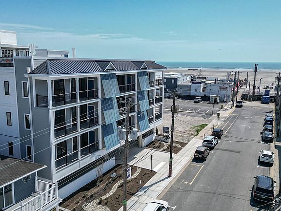 2nd image of 323 E Oak Ave #101