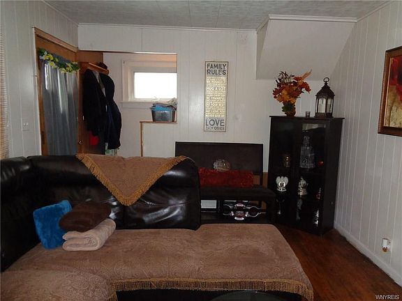 4th image of 30 Henrietta Ave