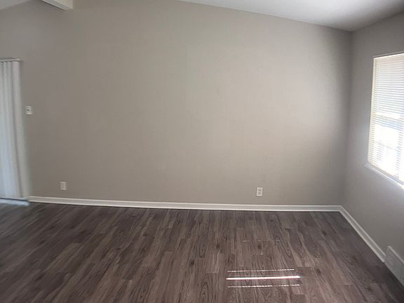 2nd image of 2020 Thunderbird Ave