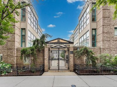755 W Melrose St, Chicago, IL, 60657