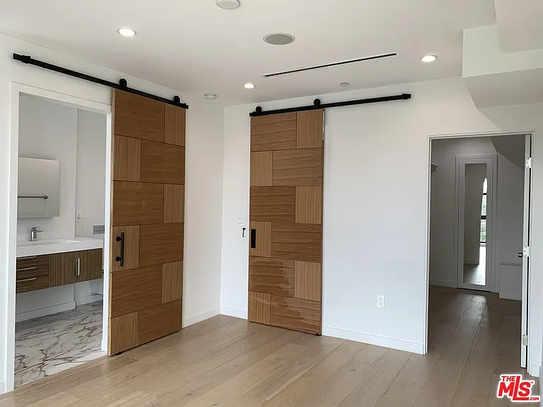 11341 Pearl St — Photo 33