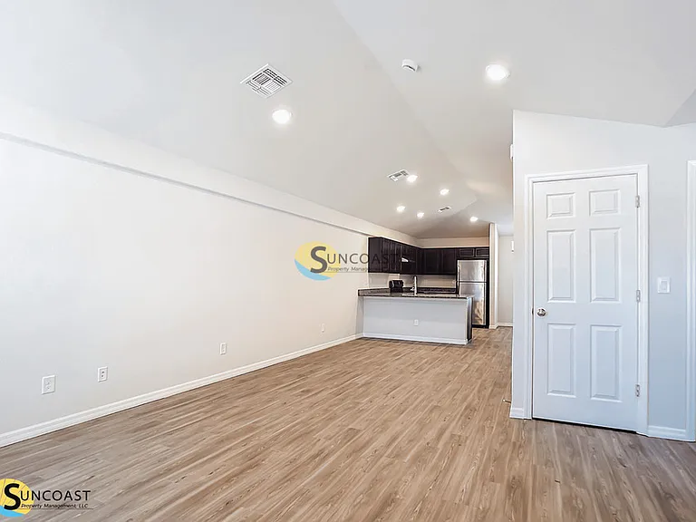 27078 Adams St — Photo 3
