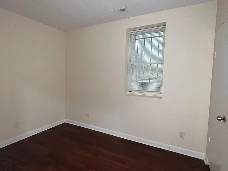 1423 W Fayette St — Photo 8