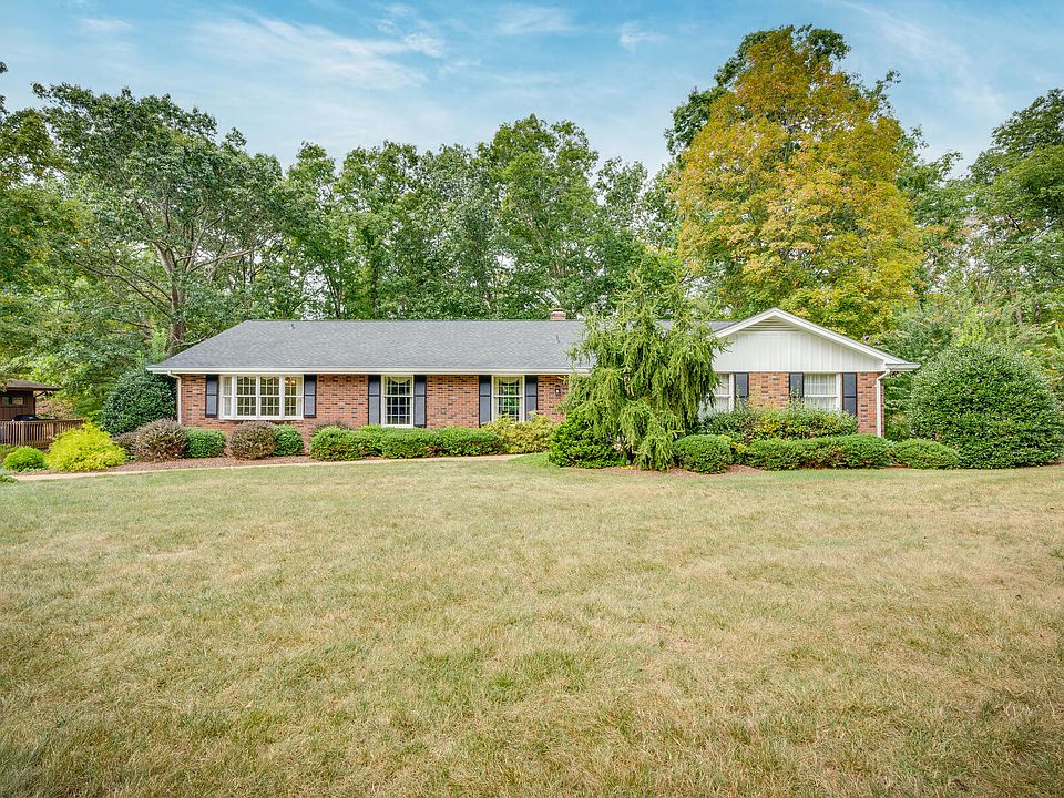 1st image of 2516 Essex Dr