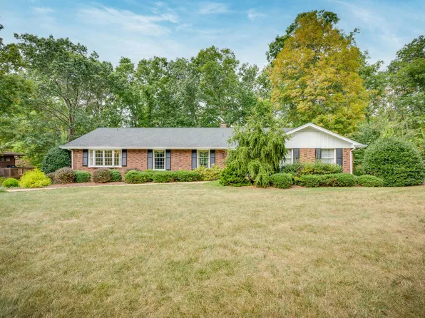 2516 Essex Dr, Kingsport, TN 37660