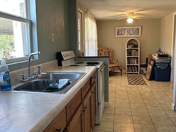 4th image of 622 Lakeside Rd