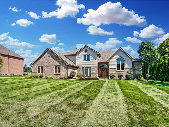 2nd image of 655 Woodcreek Dr