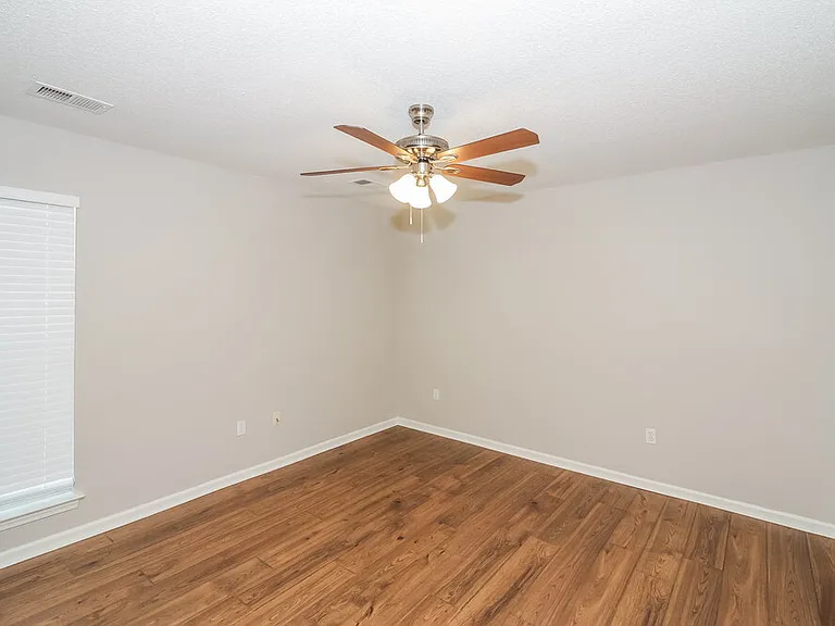 824 W East Ross Pkwy — Photo 7