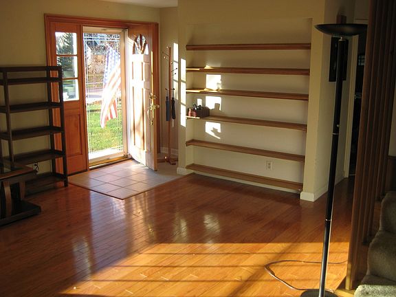 Front Entrance / Built-In Bookshelf 
