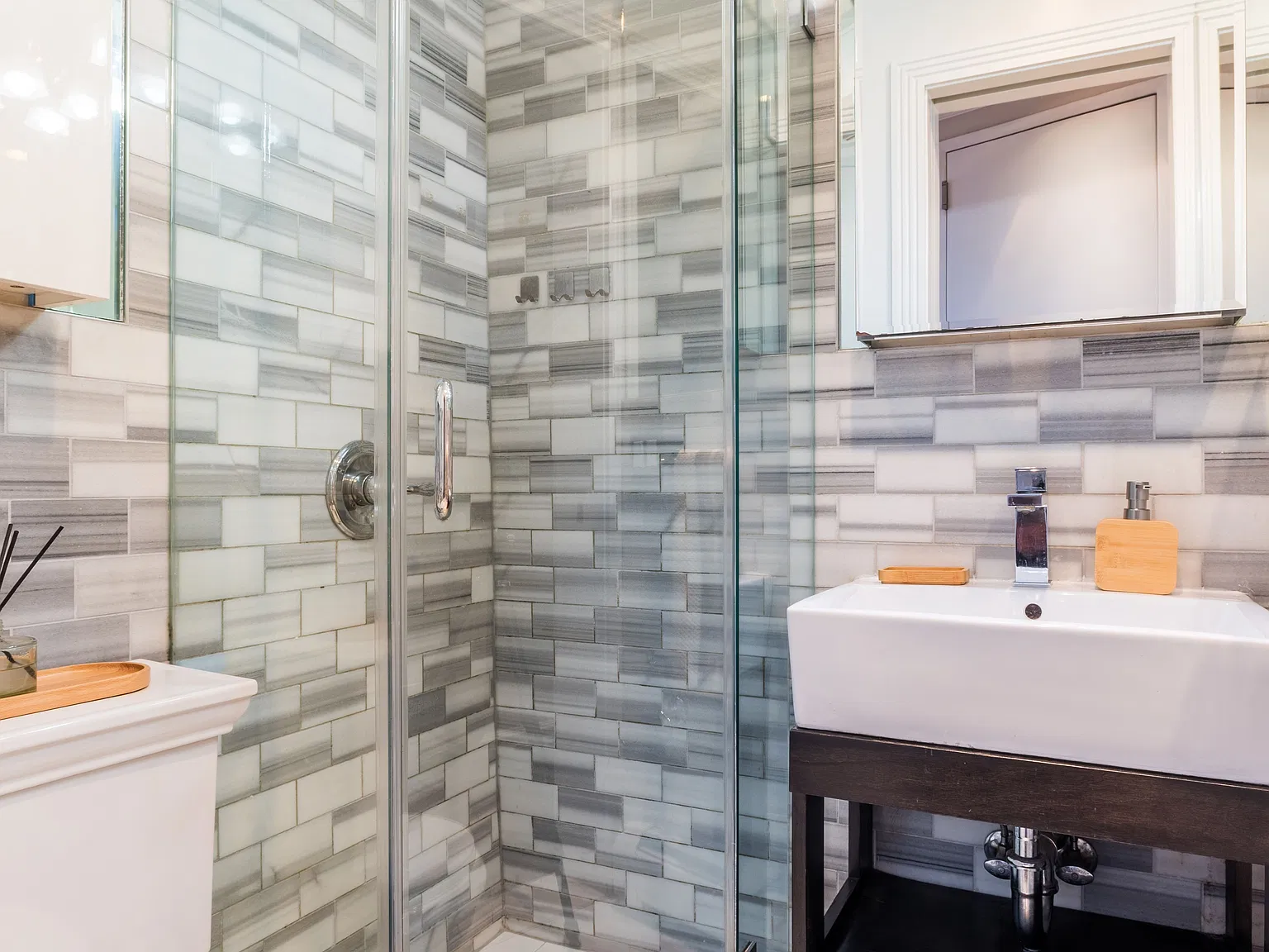 3 bed, 424 sqft, $2,371 — Photo 3
