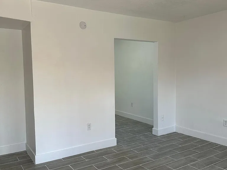 460 SW 7th St #5 — Photo 10