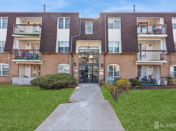 307 Green Hollow Dr, Iselin, NJ 08830