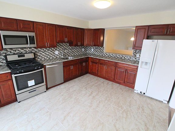2nd image of 139 Faraday Ct