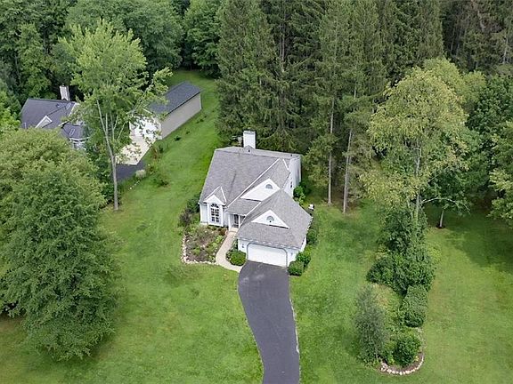 2nd image of 11092 Carriage Hill Dr