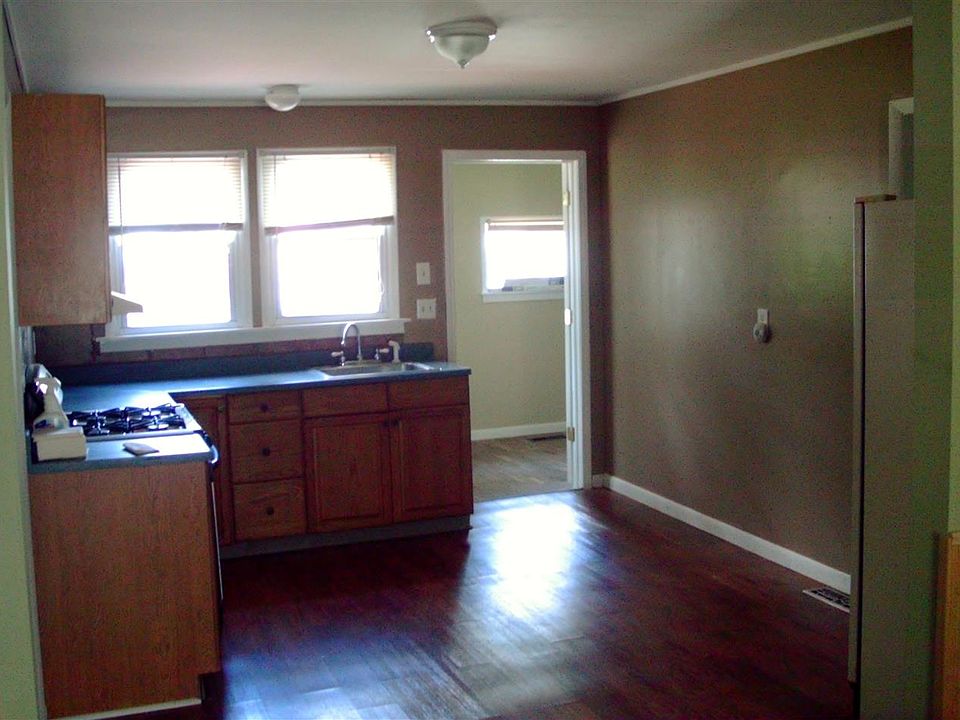 2nd image of 90 Sarine Rd