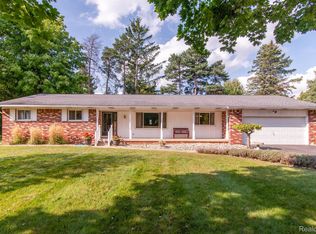 642 Crestview Dr, Corunna, MI 48817