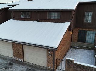 26644 Summerdale Dr, Southfield, MI 48033