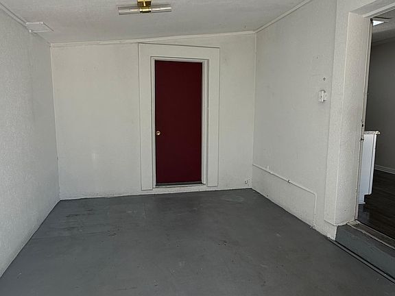 5th image of 3133 Beachwood Blvd