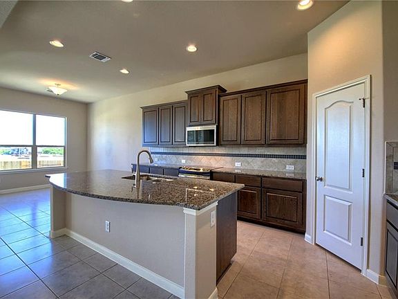 4th image of 724 Speckled Alder Dr