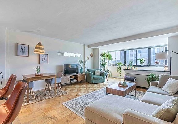 2nd image of 6 Whittier Pl APT 14G