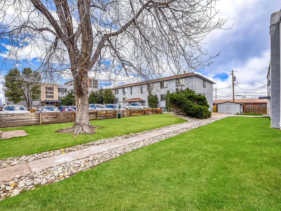 Continental Court Apartments