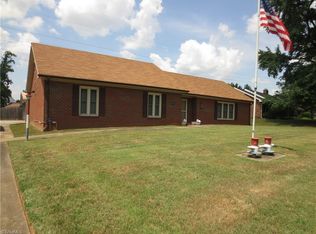 1442 Country Meadows Ln, Kernersville, NC 27284