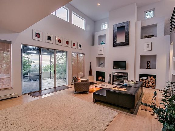 006_Living Room (2)