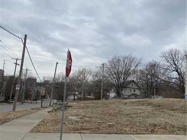 4246 Tracy Ave, Kansas City, MO 64110