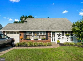 36 Jewel Ln, Levittown, PA 19055
